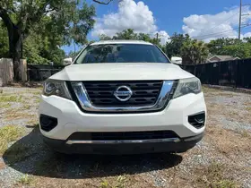 2017  Nissan Pathfinder - Image 3
